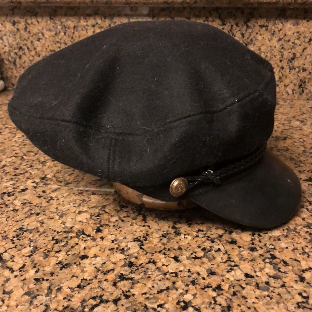 🤍 black hat with gold buttons🤍